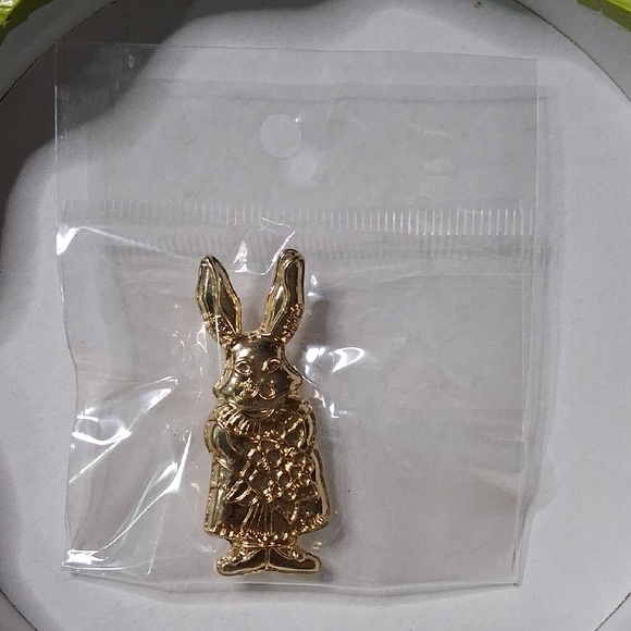 Gold Rabbit Brooch - Picture 2 of 6